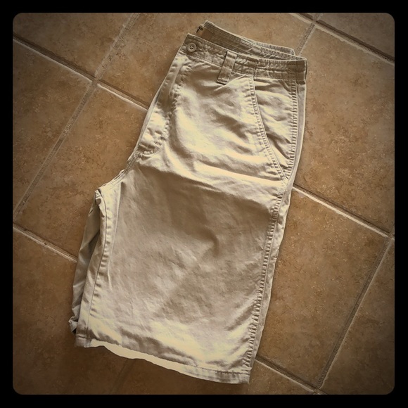 Wrangler Shorts Wrangler Loose Fit Khaki Shorts Size 34 Poshmark